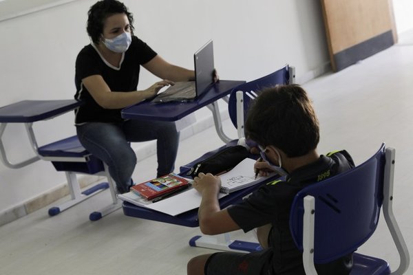 Brasil: ministro de Educación debe explicar al Congreso cómo retornarán las clases presenciales