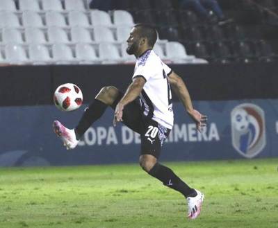 Libertad, por conservar la cima ante Boca