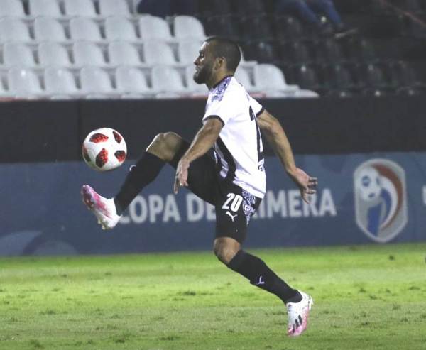 Libertad, por conservar la cima ante Boca