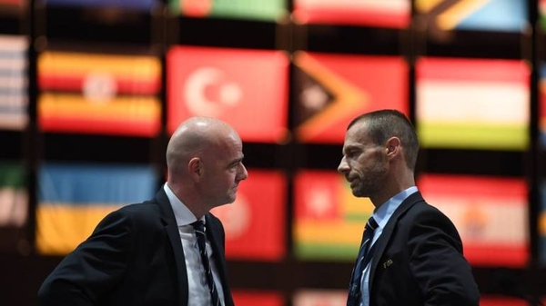 HOY / FIFA y UEFA advierten sobre la posible exclusión del fútbol griego