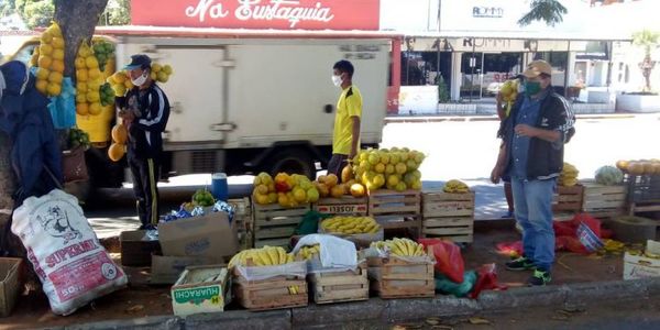 Comercios sufren bajón de hasta 50 % en ventas y acusan agobio de informales en Asunción