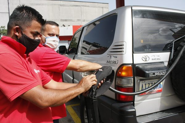 La escasez de gasolina en Venezuela, nueva arma arrojadiza - MarketData