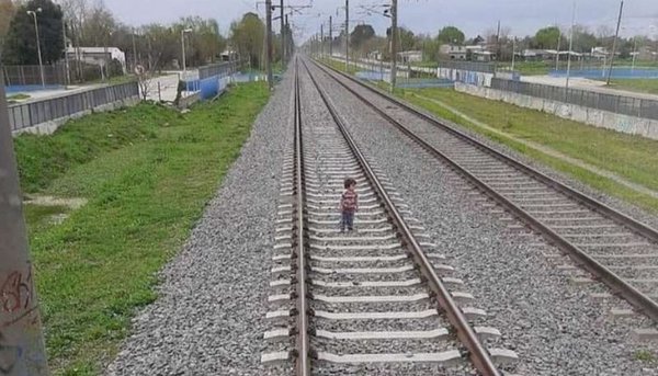Detuvo el tren a tiempo al ver a niño de 3 años en las vías | Noticias Paraguay