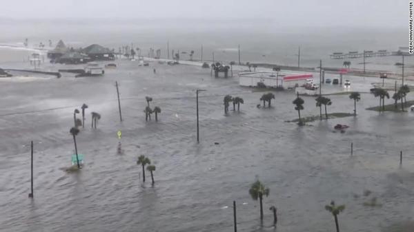 El huracán Sally inundó a Florida con '4 meses de lluvia en 4 horas', según autoridades