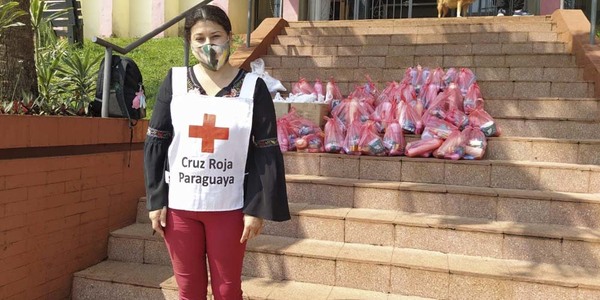 CRUZ ROJA ITAPÚA ENTREGA KITS DE HIGIENE PERSONAL A NIÑAS.