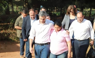 HOY / Mario Abdo llegó a base de la FTC en Arroyito: anuncian posible reunión con doña Obdulia