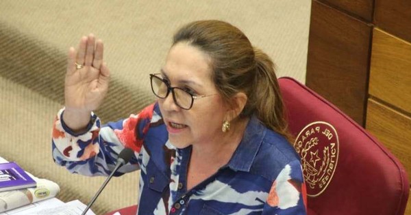 La Nación / Zulma pide a Desirée ir al siquiatra y acusa de mentiroso a Buzarquis