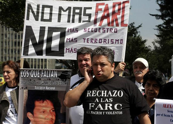 “Reclutan niños, los convierten en maquinas de guerra”: El doloroso relato del periodista secuestrado por las FARC » Ñanduti