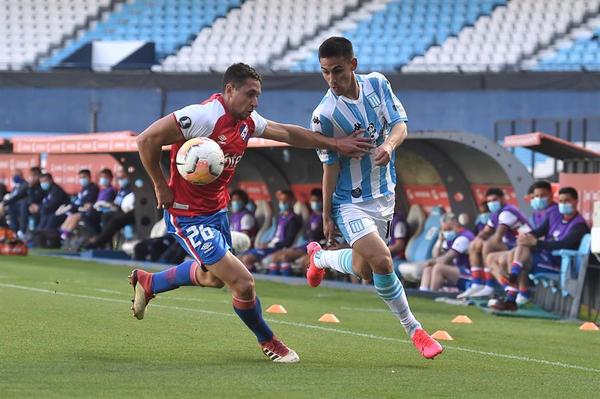 El Racing de Rojas no puede ante Nacional en Avellaneda