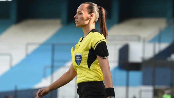 Mariana De Almeida, la primera mujer jueza de línea en la Libertadores
