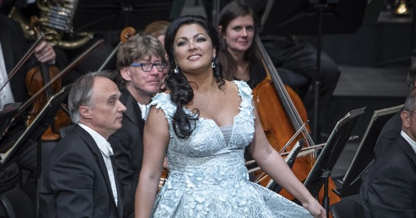 La Nación / La estrella operística Anna Netrebko hospitalizada con COVID-19