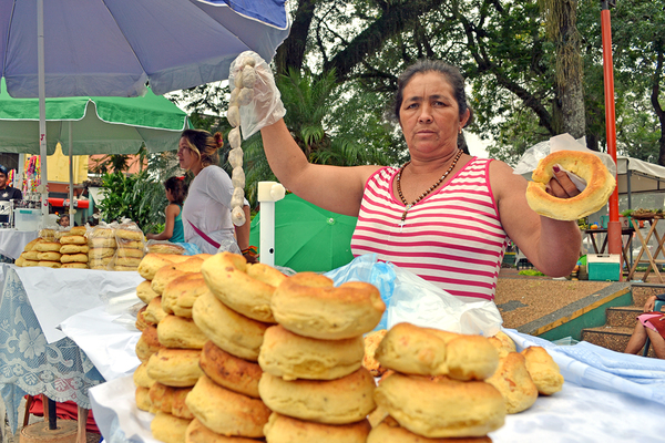 Buscan recaudar más: asaditeros, lomiteros y hasta pancheros deberán pagar impuestos