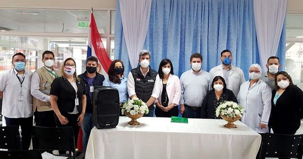 La Nación / Hospital homenajeó al personal de salud del Este