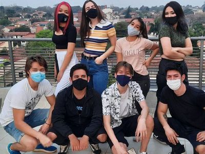 Gran juntada  de tiktokeros en el Autoteatro Show Costanera
