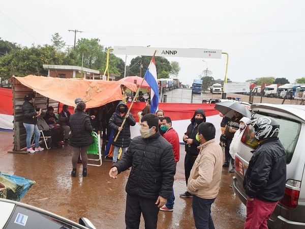 Segundo día de protesta de paseros - Nacionales - ABC Color