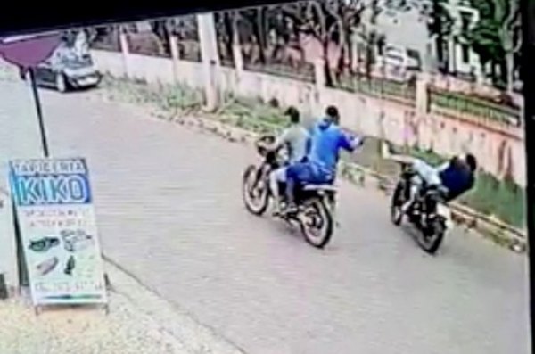 Crónica / Sicarios en moto ojuka a un tipo en plena calle