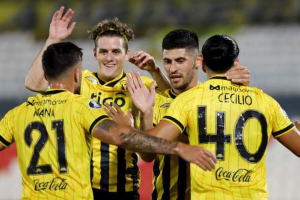 Guaraní golea a Tigre y le sigue la pisada al Palmeiras