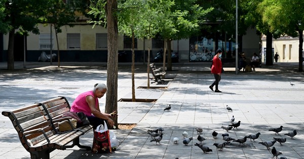 La Nación / El temor al reconfinamiento hace temblar a los más desfavorecidos en Madrid