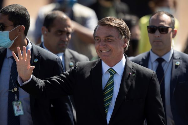 Bolsonaro dice que los países que critican a Brasil «ya quemaron todo» - MarketData