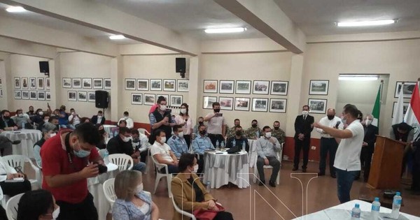 La Nación / Incidentado inicio de reunión para discutir protocolo de apertura del puente