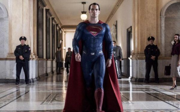 Henry Cavill firma contrato para más películas de Superman