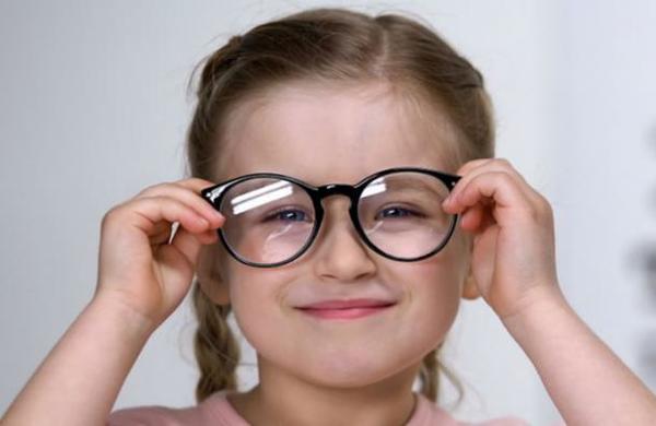 Las señales que indican que tu hijo puede necesitar lentes - C9N