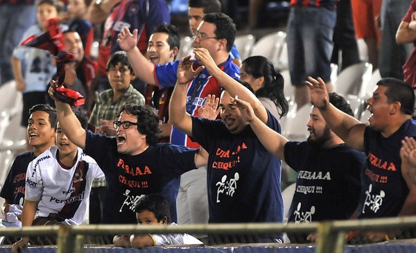 El encuentro de Arce con los que usaron aquella remera 'Fuera Chiqui'