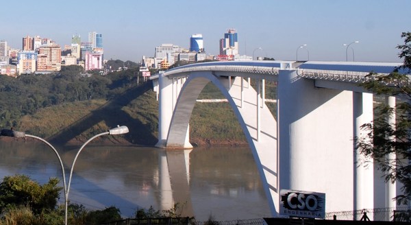 Postura del Gobierno es reapertura parcial del Puente de la Amistad, dice asesor de la Presidencia - ADN Paraguayo