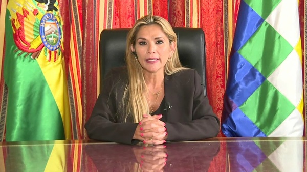 La presidenta interina de Bolivia se retira de la carrera electoral