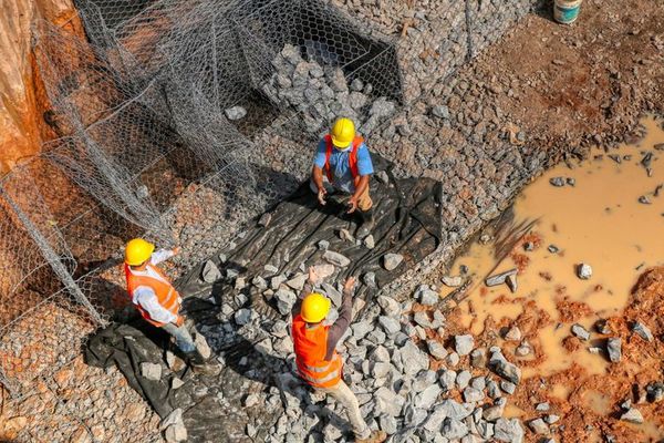 Siguen mejorando las calles alternativas que servirán cuando inicien obras del túnel de tres bocas - Nacionales - ABC Color