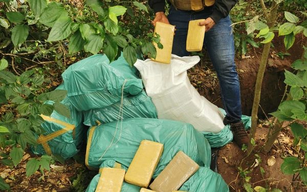 Hallan fosa con 337 kilos de marihuana a 15 Km de donde fue balacera con el EPP