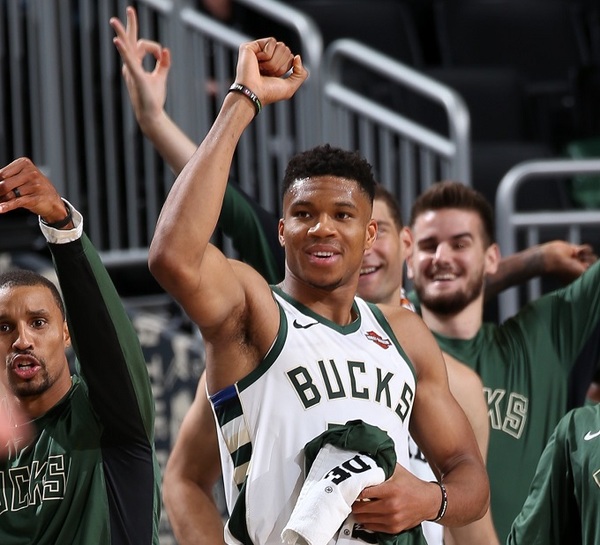 NBA: Antetokounmpo, el más valioso por segundo año consecutivo