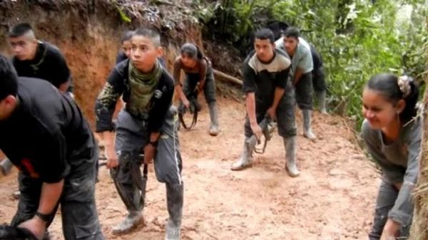FARC admite reclutamiento de menores y acoso sexual ante tribunal de paz en Colombia - Mundo - ABC Color
