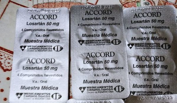 Pacientes crónicos del IPS denuncian que reciben muestras médicas - Nacionales - ABC Color