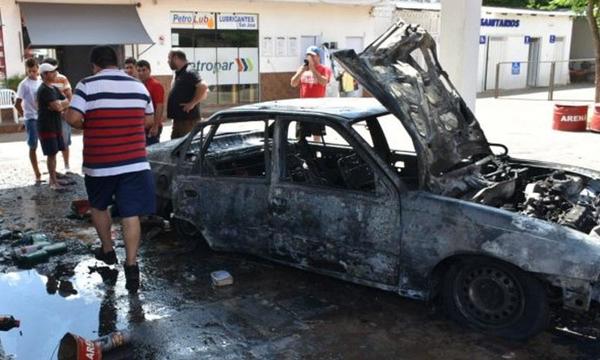 Un automóvil se incendió en una gasolinera de Caaguazú y causó gran susto – Prensa 5