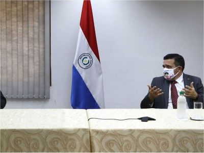 Petta se enfrasca en una  peligrosa     intimidación a un periodista de ÚH