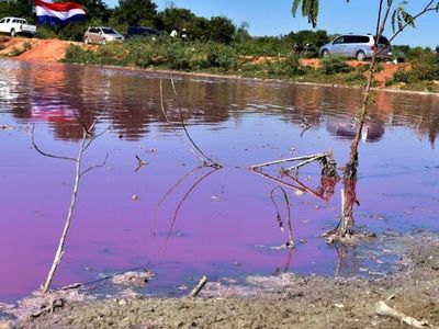 Una laguna de acusaciones en torno al daño ambiental
