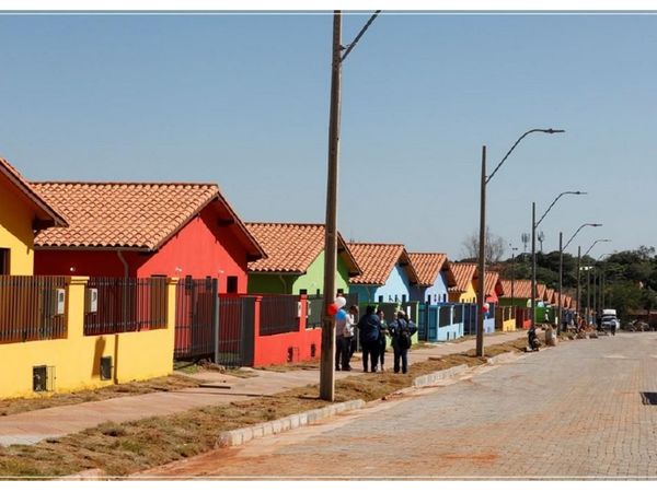 Imputan a 17 personas por invadir viviendas del MUVH
