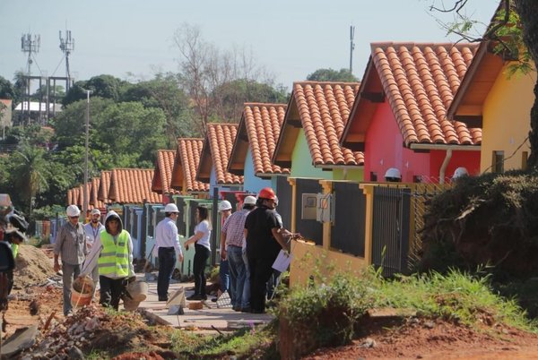 Imputan a 17 supuestos invasores del barrio San Francisco | Noticias Paraguay