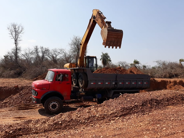 Con apoyo del MOPC progresan trabajos de enripiado en Agua Dulce, Alto Paraguay