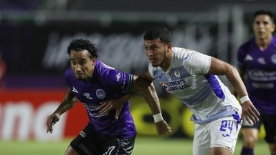Con Juan Escobar, espectacular remontada y liderato para el Cruz Azul