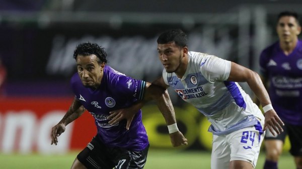 Con Juan Escobar, espectacular remontada y liderato para el Cruz Azul