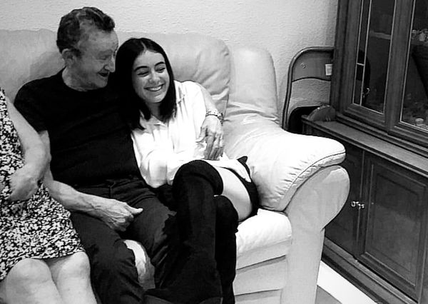 ¡El obsequio más especial! Su abuelo falleció de COVID-19 y con este regalo, le hicieron pasar el mejor cumpleaños - Megacadena — Últimas Noticias de Paraguay