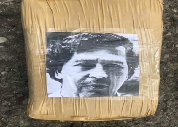 Por qué los narcotraficantes usan a políticos y celebridades para acuñar drogas