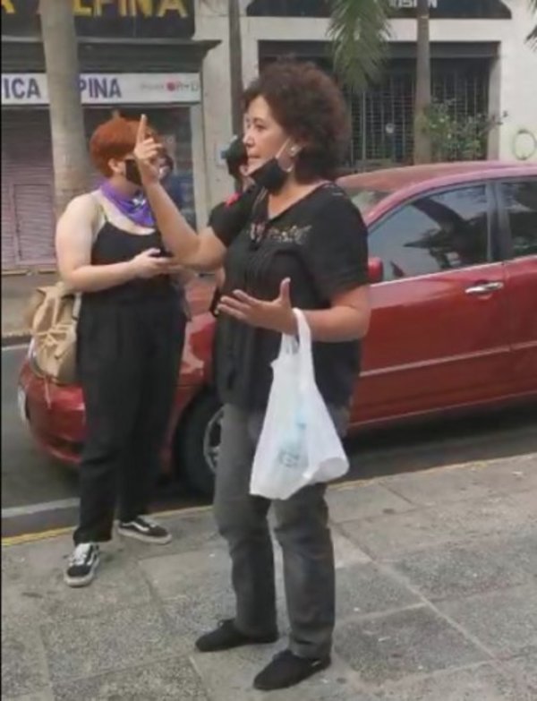 Abogado de investigada por protesta frente al Panteón critica accionar de la Fiscalía: "Acá están inventando hechos" » Ñanduti
