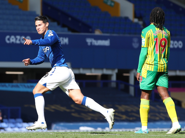 James se estrena en las redes en victoria del Everton