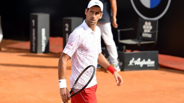 Sin deslumbrar, Djokovic accede a semifinales del Masters de Roma
