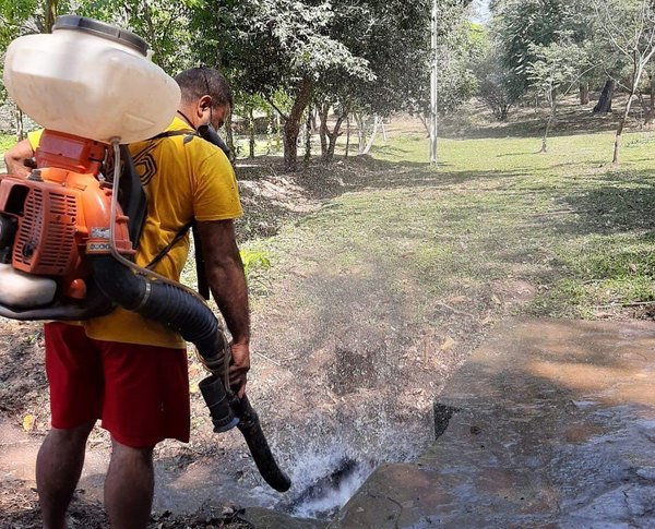 Crónica / DÍA MUNDIAL DE LA LIMPIEZA: Bomberos limpiaron parque histórico