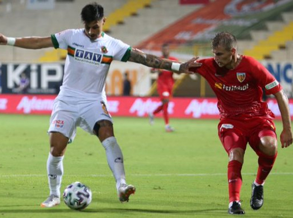 Adam Bareiro le da la victoria al Alanyaspor