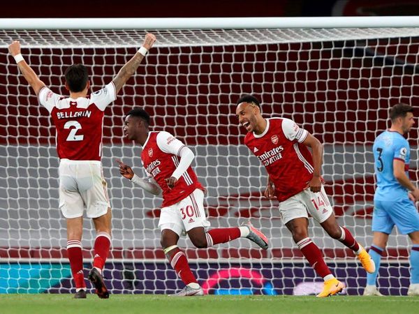 Arsenal vence sobre el final al West Ham